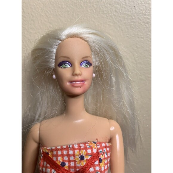 Vintage Mattel Barbie 1998 Long Blonde Hair Lever in the back to move her Arms - Picture 2 of 5